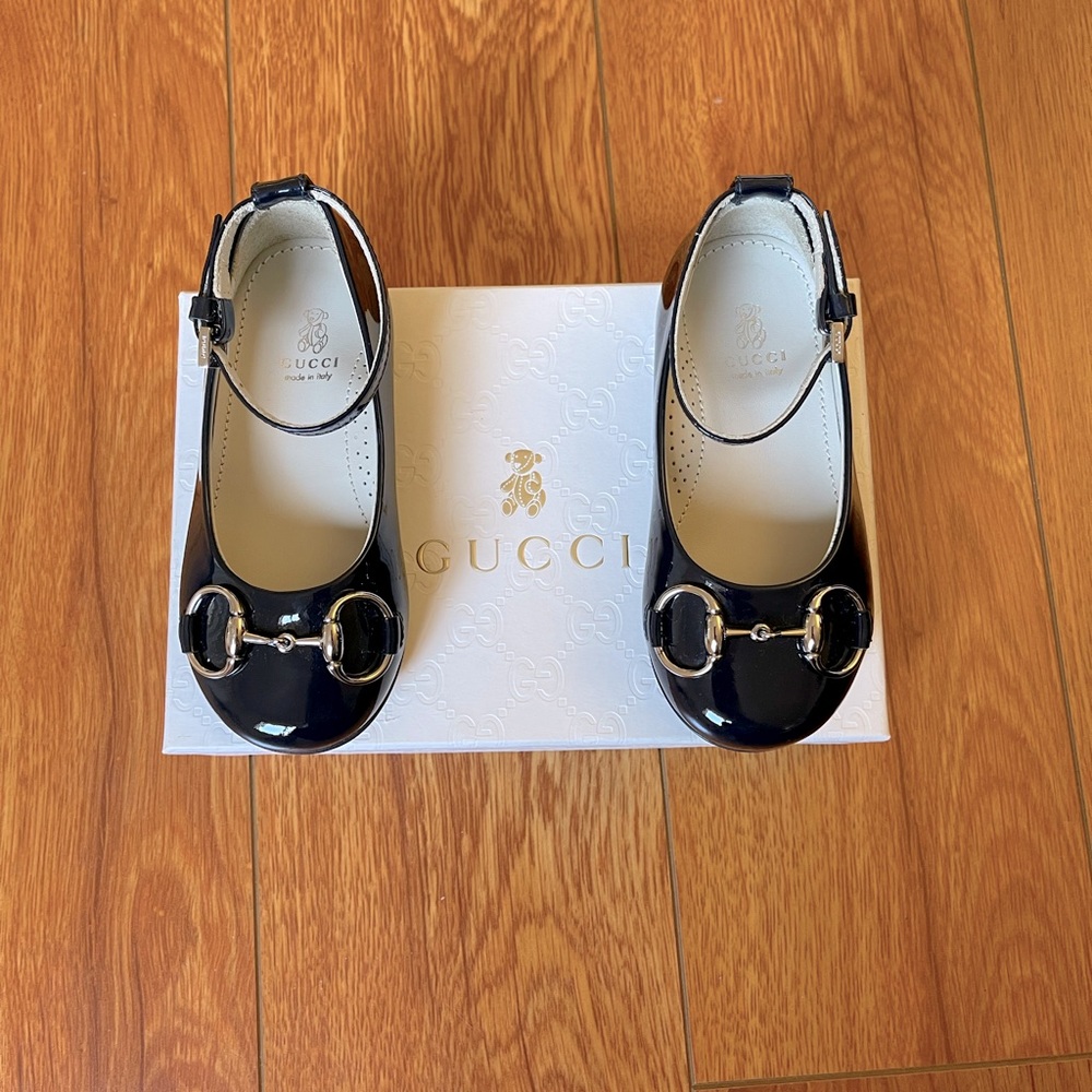 Baby GUCCI Mary Jane shoes.